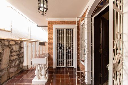 Casa para alugar com 150m², 4 quartos e 6 vagas Casa para alugar com 150m², 4 quartos e 6 vagasEntrada