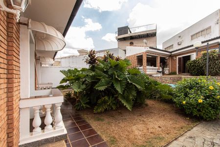 Casa para alugar com 150m², 4 quartos e 6 vagas Casa para alugar com 150m², 4 quartos e 6 vagasÁrea Piscina