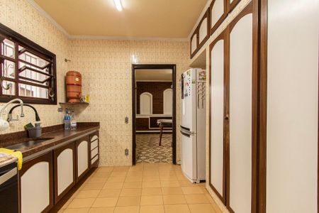 Casa para alugar com 150m², 4 quartos e 6 vagas Casa para alugar com 150m², 4 quartos e 6 vagasCozinha