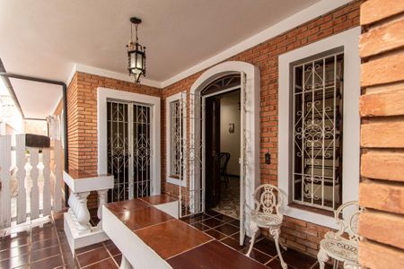 Casa para alugar com 150m², 4 quartos e 6 vagas Casa para alugar com 150m², 4 quartos e 6 vagasEntrada