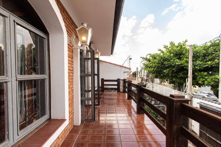 Casa para alugar com 150m², 4 quartos e 6 vagas Casa para alugar com 150m², 4 quartos e 6 vagasVaranda Sala