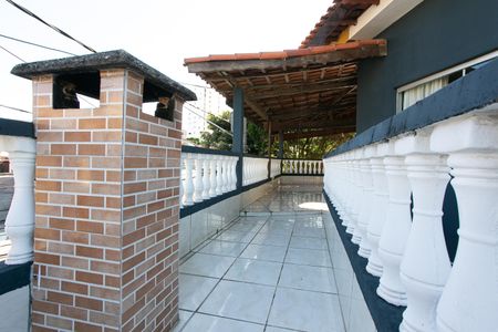 Casa à venda com 300m², 4 quartos e 7 vagas Casa à venda com 300m², 4 quartos e 7 vagasVaranda