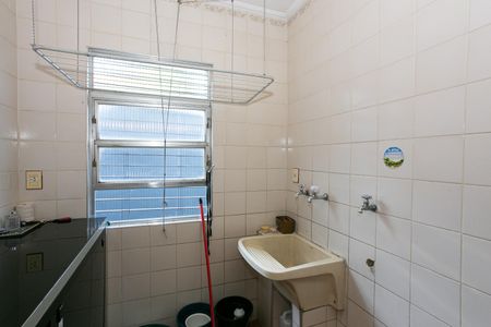 Casa à venda com 300m², 4 quartos e 7 vagas Casa à venda com 300m², 4 quartos e 7 vagasÁrea de Serviço