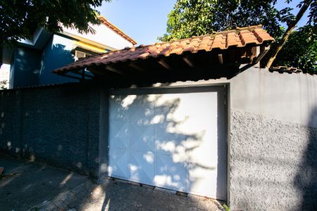Casa à venda com 300m², 4 quartos e 7 vagas Casa à venda com 300m², 4 quartos e 7 vagasFachada