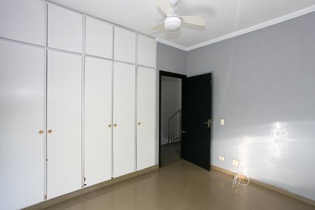 Casa à venda com 300m², 4 quartos e 7 vagas Casa à venda com 300m², 4 quartos e 7 vagasQuarto 2