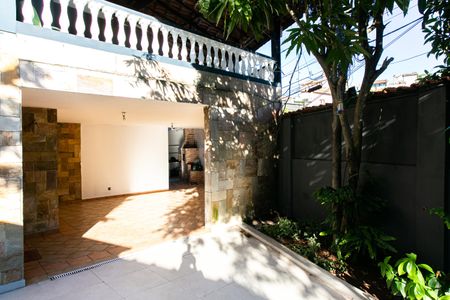 Casa à venda com 300m², 4 quartos e 7 vagas Casa à venda com 300m², 4 quartos e 7 vagasGaragem