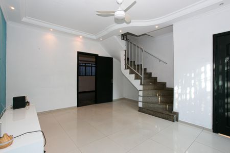 Casa à venda com 300m², 4 quartos e 7 vagas Casa à venda com 300m², 4 quartos e 7 vagasSala 1