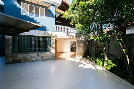 Casa à venda com 300m², 4 quartos e 7 vagas Casa à venda com 300m², 4 quartos e 7 vagasGaragem