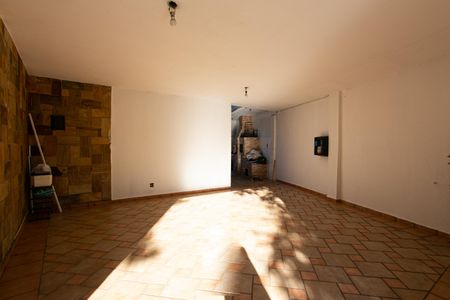 Casa à venda com 300m², 4 quartos e 7 vagas Casa à venda com 300m², 4 quartos e 7 vagasÁrea Externa