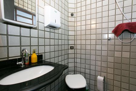 Casa à venda com 300m², 4 quartos e 7 vagas Casa à venda com 300m², 4 quartos e 7 vagasBanheiro 2