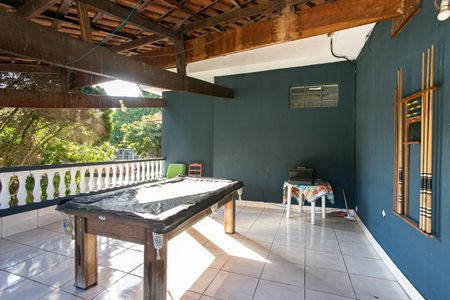 Casa à venda com 300m², 4 quartos e 7 vagas Casa à venda com 300m², 4 quartos e 7 vagasVaranda