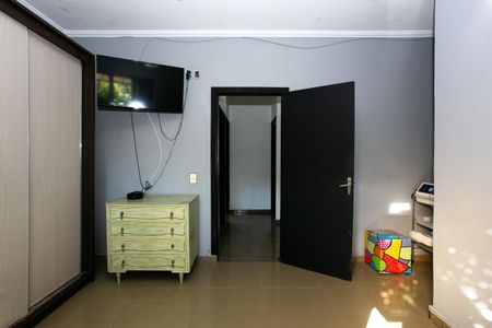 Casa à venda com 300m², 4 quartos e 7 vagas Casa à venda com 300m², 4 quartos e 7 vagasQuarto 1