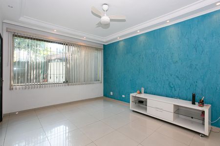 Casa à venda com 300m², 4 quartos e 7 vagas Casa à venda com 300m², 4 quartos e 7 vagasSala 1