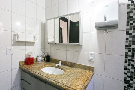 Casa à venda com 300m², 4 quartos e 7 vagas Casa à venda com 300m², 4 quartos e 7 vagasBanheiro 1