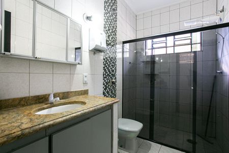 Casa à venda com 300m², 4 quartos e 7 vagas Casa à venda com 300m², 4 quartos e 7 vagasBanheiro 1