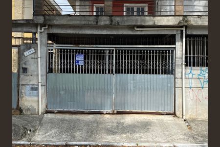 Casa à venda com 300m², 2 quartos e 3 vagasFachada com plaquinha