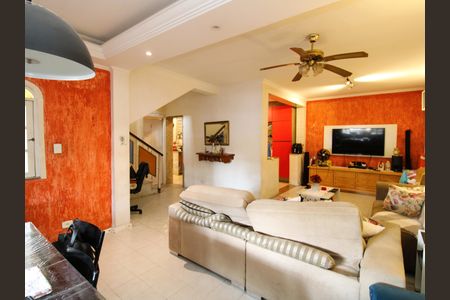 Casa à venda com 300m², 2 quartos e 3 vagasSala