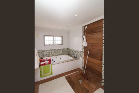 Casa à venda com 300m², 2 quartos e 3 vagasBanheiro da Suíte