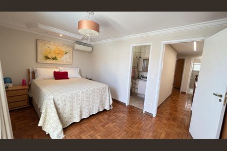 Casa à venda com 200m², 3 quartos e 3 vagasSuite