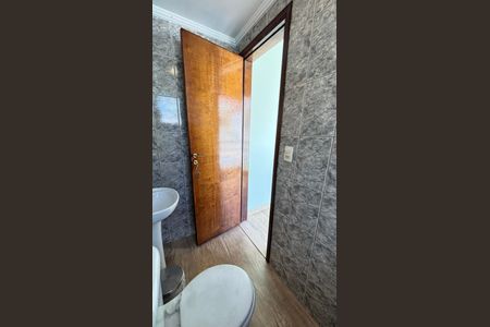 Casa à venda com 200m², 3 quartos e 3 vagasChurrasqueira - Banheiro