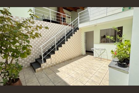 Casa à venda com 200m², 3 quartos e 3 vagasQuintal