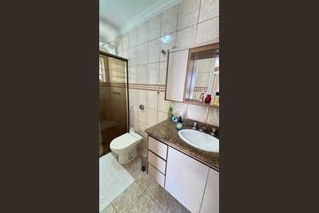 Casa à venda com 200m², 3 quartos e 3 vagasBanheiro da Suíte