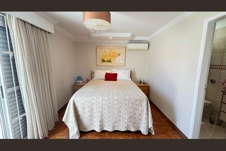 Casa à venda com 200m², 3 quartos e 3 vagasSuite