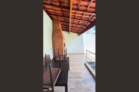 Casa à venda com 200m², 3 quartos e 3 vagasChurrasqueira