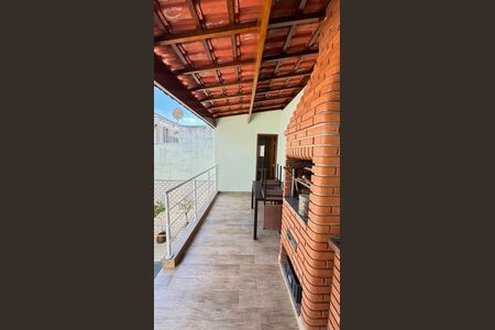 Casa à venda com 200m², 3 quartos e 3 vagasChurrasqueira