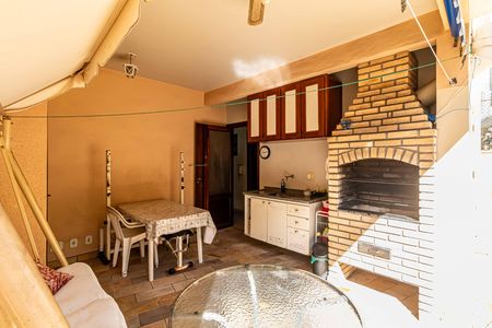 Casa à venda com 250m², 4 quartos e 3 vagas Casa à venda com 250m², 4 quartos e 3 vagasChurrasqueira