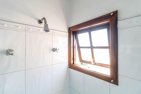 Casa à venda com 250m², 4 quartos e 3 vagas Casa à venda com 250m², 4 quartos e 3 vagasBanheiro social