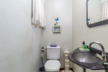 Casa à venda com 250m², 4 quartos e 3 vagas Casa à venda com 250m², 4 quartos e 3 vagasLavabo