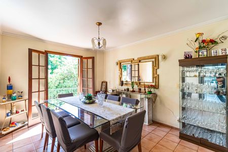 Casa à venda com 250m², 4 quartos e 3 vagas Casa à venda com 250m², 4 quartos e 3 vagasSala de jantar