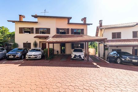 Casa à venda com 250m², 4 quartos e 3 vagas Casa à venda com 250m², 4 quartos e 3 vagasGaragem