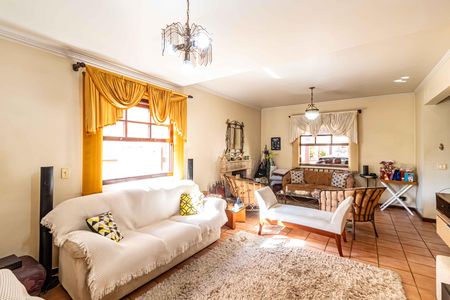 Casa à venda com 250m², 4 quartos e 3 vagas Casa à venda com 250m², 4 quartos e 3 vagasSala