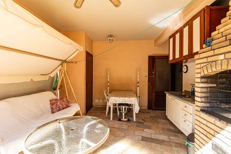 Casa à venda com 250m², 4 quartos e 3 vagas Casa à venda com 250m², 4 quartos e 3 vagasChurrasqueira