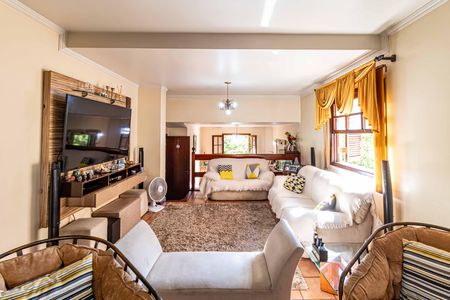 Casa à venda com 250m², 4 quartos e 3 vagas Casa à venda com 250m², 4 quartos e 3 vagasSala