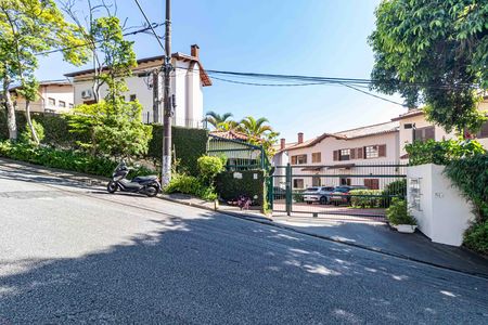 Casa à venda com 250m², 4 quartos e 3 vagas Casa à venda com 250m², 4 quartos e 3 vagasFachada condominio