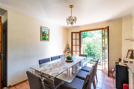 Casa à venda com 250m², 4 quartos e 3 vagas Casa à venda com 250m², 4 quartos e 3 vagasSala de jantar