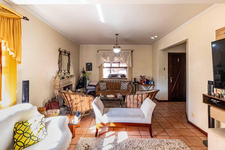 Casa à venda com 250m², 4 quartos e 3 vagas Casa à venda com 250m², 4 quartos e 3 vagasSala