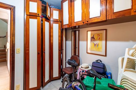 Casa à venda com 250m², 4 quartos e 3 vagas Casa à venda com 250m², 4 quartos e 3 vagasQuarto de serviço