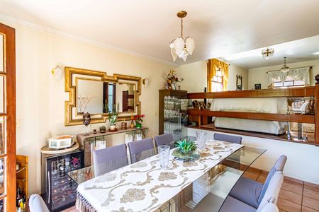 Casa à venda com 250m², 4 quartos e 3 vagas Casa à venda com 250m², 4 quartos e 3 vagasSala de jantar