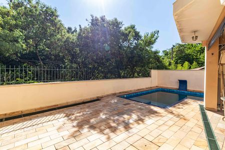Casa à venda com 250m², 4 quartos e 3 vagas Casa à venda com 250m², 4 quartos e 3 vagasPátio