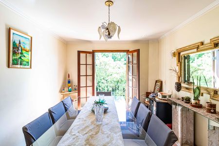 Casa à venda com 250m², 4 quartos e 3 vagas Casa à venda com 250m², 4 quartos e 3 vagasSala de jantar