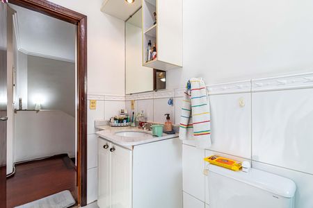 Casa à venda com 250m², 4 quartos e 3 vagas Casa à venda com 250m², 4 quartos e 3 vagasBanheiro social
