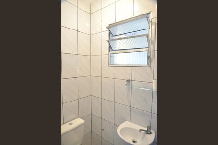 Casa para alugar com 57m², 2 quartos e 2 vagasBanheiro Social