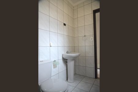 Casa para alugar com 57m², 2 quartos e 2 vagasBanheiro Social