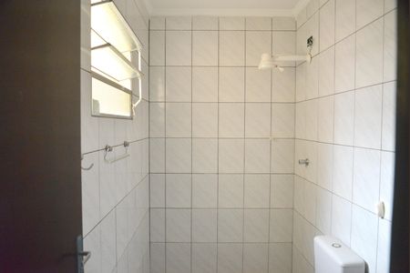 Casa para alugar com 57m², 2 quartos e 2 vagasBanheiro Social