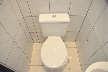 Casa para alugar com 57m², 2 quartos e 2 vagasBanheiro Social