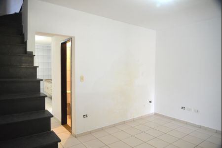Casa para alugar com 57m², 2 quartos e 2 vagasSala